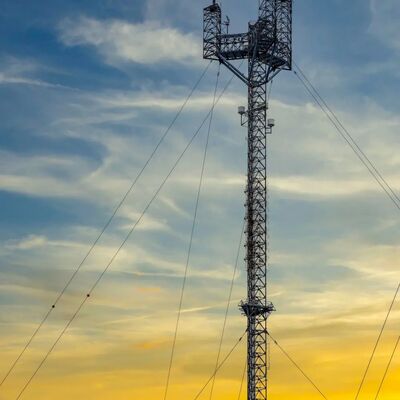 Yüksek ince yapılar için çözümler sağlayan yüksek dayanıklı çelik kablolarla inşa edilen dayanıklı Guyed Tel Kulesi