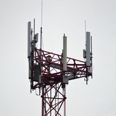 Telekom ve Mikrodalga İletişim Kuleleri için ASTM A36 ve A572 Gr50 Çelik Sınıfları ile 27M Güçlü 3 Bacaklı Tubular Çelik Kulesi