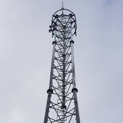 Kendinden Destekli 3 Ayaklı Borulu Çelik Kule Dış Mekan 5G 4G Mikrodalga İletişimine Uygun Galvanizli Telekom Direği