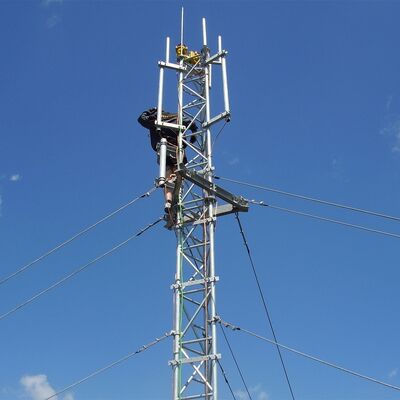 Uzak Alan İletişimi için 20M 30M Korozyona Dayanıklı Gergili Tel Kule Uzun Hizmet Ömrü
