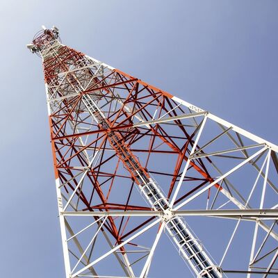 Yol İstasyonu için 20M 30M 40M Çift Platform Tasarımı 4 Ayaklı Açılı Çelik Kule