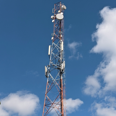 Sıcak Daldırma Galvanizli GSM/LTE Sinyal Baz İstasyonu için 50M Uygun Maliyetli 3 Ayaklı Borulu Kafes Çelik Haberleşme Kulesi 30 Yıllık Hizmet Ömrü
