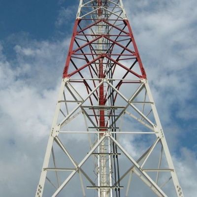 Sıcak Dip Galvanize Kendiliğinden Desteklenen Radyo Kulesi 5km Wifi GSM Telefon Uydu Mikrodalga Radyo Kulesi
