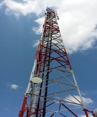 30 40 50 Metre Radyo 3 Bacaklı Köşeli Çelik Kule 5G Ağı Galvanizli Mikrodalga İletişim Kulesi