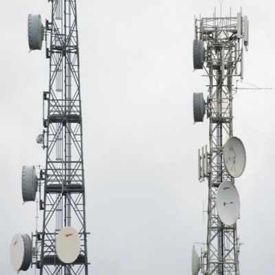 4 Bacak Çevre Çelik Demir Kendini Destekleyen Telekom Çerez Kulesi &amp; İnternet ISP Kablosuz 5G Anten Kulesi