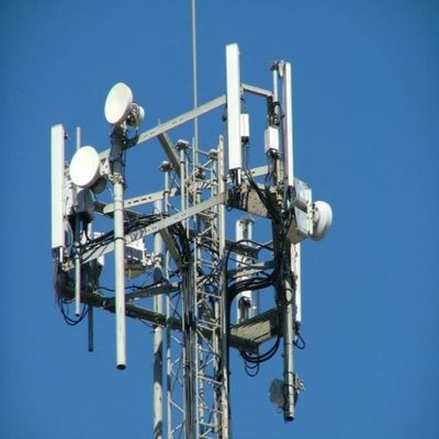 4 Bacaklı Çerezli Galvanizli Köşeli Çelik Kulesi 50M Hücre Telekomünikasyon Köklü Mast