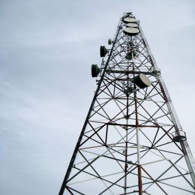 30m boru Wifi 3 bacak Tubular çelik kule ızgara dikişsiz mast Mikrodalga iletişim anten kule