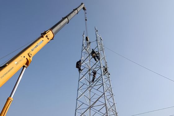 30 Ft Free Standing TV Radar Internet 4 Bacaklı Kendini Destekleyen Köşeli Döşeme Çelik Dört Bacaklı İletişim Kulesi