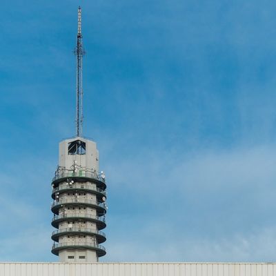 15m 20 30 40 50 Metre Çatı Mikrodalga İletişim Çerez Anten Radyo Mast 3 Bacaklı Tubular Çelik Kule
