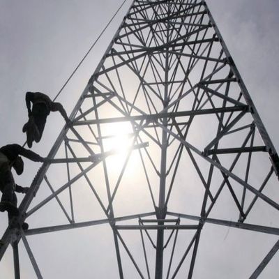 Q255B Q355B Q420B Tasarım 3 Bacaklı Çelişkili Çelik Kule Telekomünikasyon Kulesi