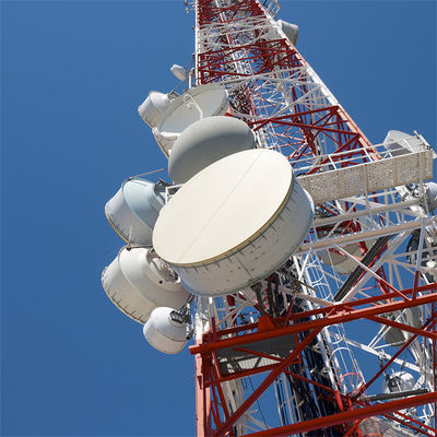 4 Bacaklı Çerezli Galvanizli Köşeli Çelik Kulesi 50M Hücre Telekomünikasyon Köklü Mast