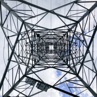 Elektrik Gücü Yüksek Voltajlı İletişim Kulesi Çelik direği Anten Monopole Kulesi