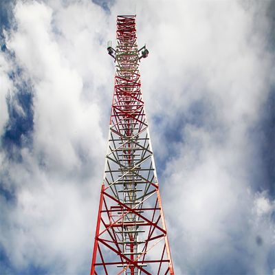 İletişim için 30m kendi kendini destekleyen ızgara kulesi GSM açılı çelik kule