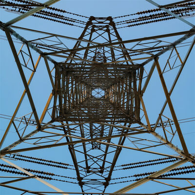 20 30 40M 4 Bacak Çelişkili Çelik Çerez Dayanıklı 5G Wifi Hücre Sinyal Güçlendirici Telekomünikasyon Kulesi