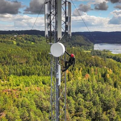 Yapısal performans için ANSI/TIA-222-G-H-F ve Avrupa EN standartlarına uygun tasarım özelliklerine sahip Guyed Wire Tower