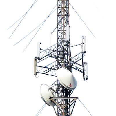 Yapısal performans için ANSI/TIA-222-G-H-F ve Avrupa EN standartlarına uygun tasarım özelliklerine sahip Guyed Wire Tower