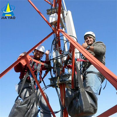 İletişim için 3 Ayaklı Açılı Çelik Kule Üçgen Kule Gövdesi Eşit Eğimli veya Değişken Eğimli ve Açılı Çelik Kesitli