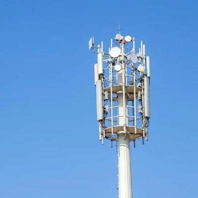 Monopole Tower telekom katı şaft tasarımı ve sıcak daldırma galvanize ve boyamak da dahil olmak üzere yüzey işleme seçenekleri ile
