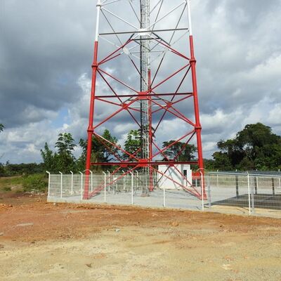 17 27 37M 3 Bacaklı Boru Tipi Galvanizli Çelik Çok Bantlı Dış Mekan 5G 4G Mikrodalga TV Sinyal İletişim Direği