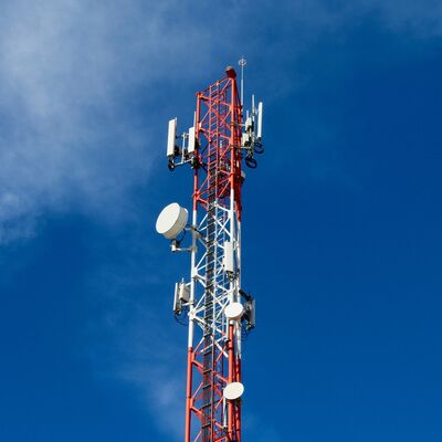 19 29 39M Çoklu Sinyal 3 Ayaklı Borulu Galvanizli Çelik Kendinden Destekli Dış Mekan 5G 4G Mikrodalga Radyo Direği