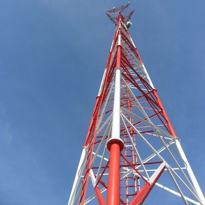 19 29 39M Çoklu Sinyal 3 Ayaklı Borulu Galvanizli Çelik Kendinden Destekli Dış Mekan 5G 4G Mikrodalga Radyo Direği