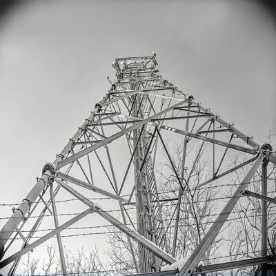 18 28 38M 3 Bacaklı Tubular Çelik Galvanizli Çok Frekanslı Dış 5G 4G Wifi TV Yayın İletişim Kulesi