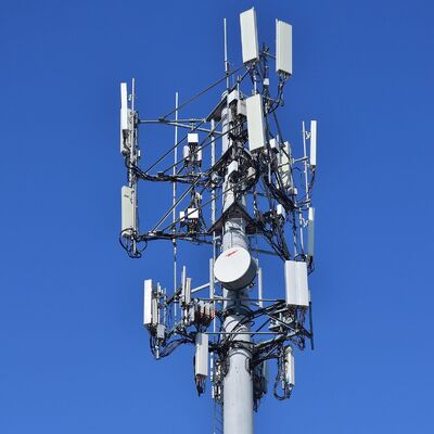 12 18 24M Kompakt Monopol Galvanizli Çelik Kendinden Destekli Dış Mekan 5G 4G Wifi Küçük Alan Telekom Kulesi