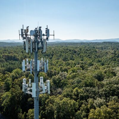 14 20 26M Kompakt Boyutlu Tek Kutuplu Galvanizli Çelik Kendinden Destekli Dış Mekan 5G 4G Uydu Küçük Alan Telekom Kulesi