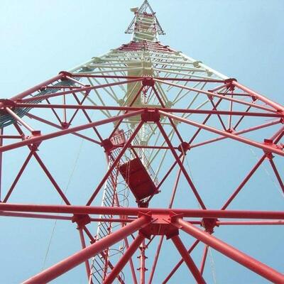 4G 5G Mikrodalga ve Güvenlik Sistemlerine Uygun, Yüksek Çekme Dayanımına Sahip Çelik Konstrüksiyona Sahip Sağlam 3 Ayaklı Çelik Boru Kule