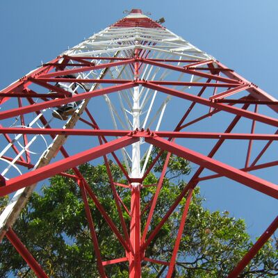 İletişim İletimi Telekom Çift Kullanımlı için 3 Ayaklı Açısal Özelleştirilmiş Çok Devreli Kafes Kule