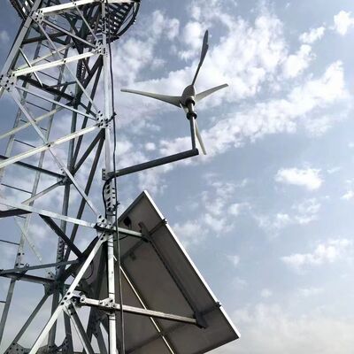 15 22 38M 4 Ayaklı Açısal Şebekeden Bağımsız Güneş Kafesli Telekom Kulesi, Acil Durum İletişimi için Galvanizli Çelik ve Pil Yedeklemeli