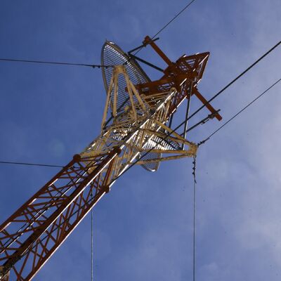 5G Sinyal İletimi İçin Rüzgara Dayanıklı Kablosuz İletişim Galvanizli Gergili Tel Kulesi