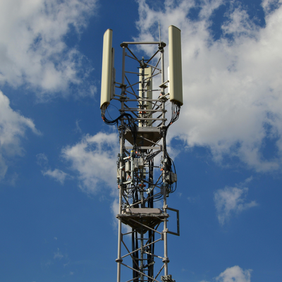 18M 42M 3 Ayak Borulu Dağ Sismik Dirençli Telekom Kulesi Yüksek İrtifa Alanı İçin 9 Seviye Anti-Şok