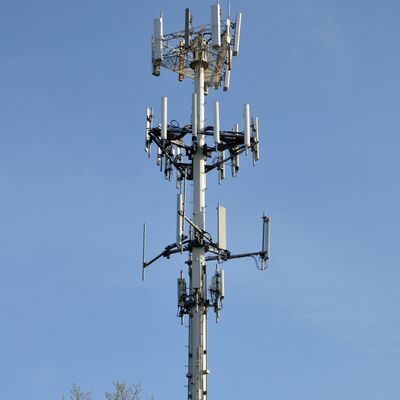 Hastane Kompleksi İçin 13 22 30 Metre Entegre Platform Tek Kutuplu Haberleşme Kulesi
