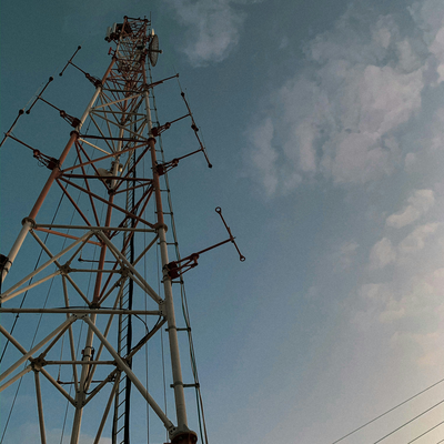 45M Flanş Bağlantılı 3 Tüp Telekom Kulesi Otobüs Terminali Hub İçin Kolay Bakım