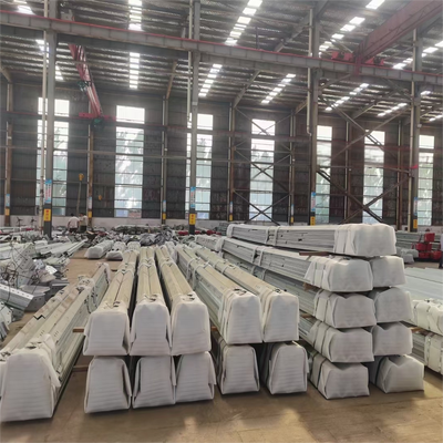 Banliyö Makro İstasyonu için 30M Sıcak Daldırma Galvanizli 4 Ayaklı Açılı Çelik Kule Çoklu Operatör