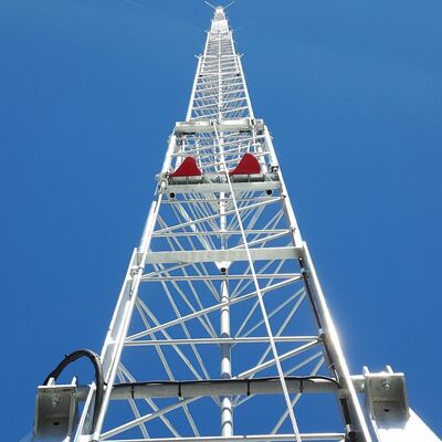 Hızlı Dağıtım için Taşınabilir Teleskopik Çelik Direk Mobil Baz İstasyonu ve Endüstriyel Sınıf Kaldırma Sistemi ve Stabilize Taban ile Acil Durum Gözetim